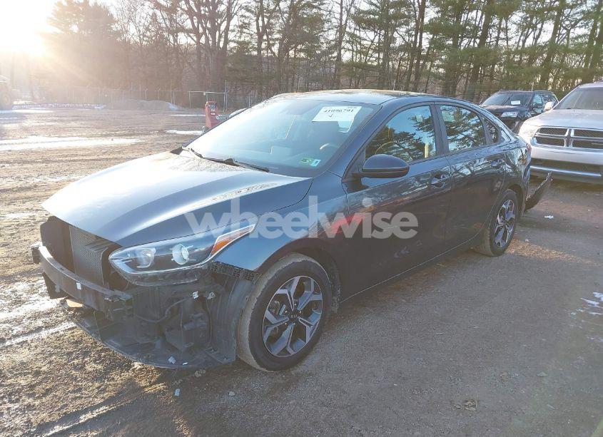 Photo 2 of 2019 Kia Forte LXS (VIN 3KPF24AD5KE131528)