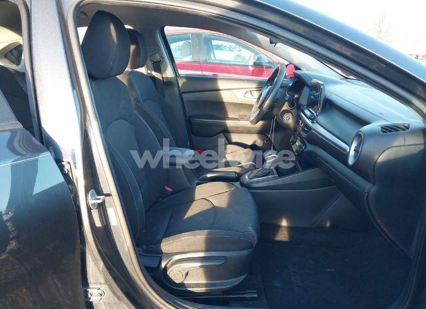 Photo 5 of 2019 Kia Forte LXS (VIN 3KPF24AD5KE131528)