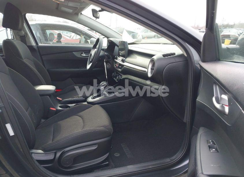 Photo 5 of 2019 Kia Forte LXS (VIN 3KPF24AD5KE135515)