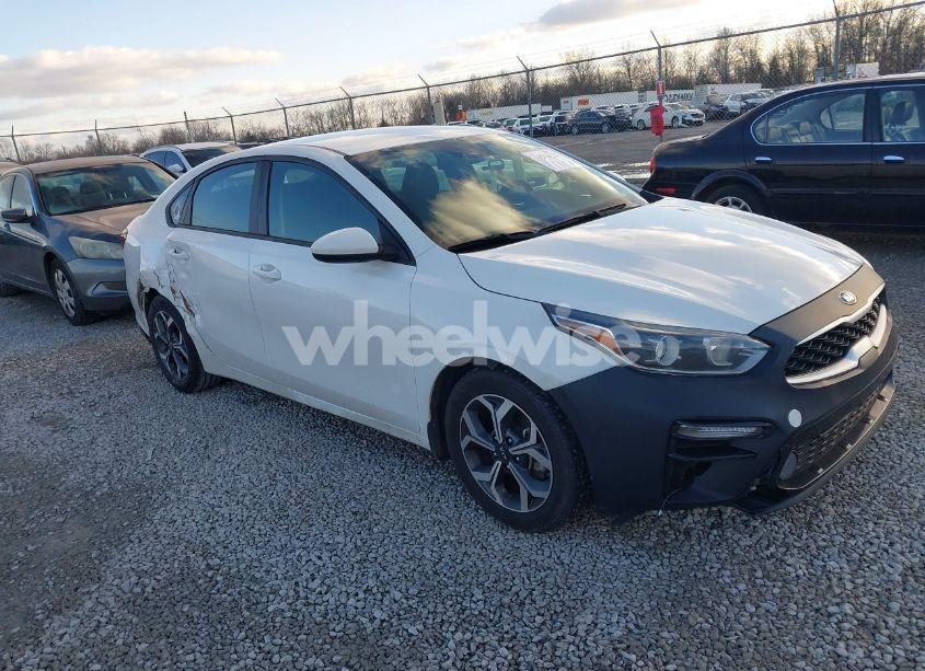 2020 Kia Forte LXS (VIN 3KPF24AD5LE159458) main photo