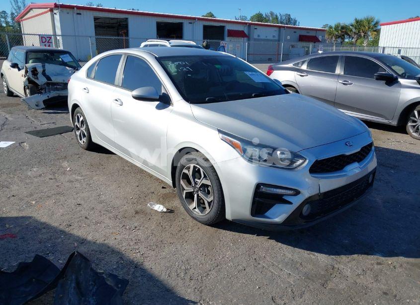 2020 Kia Forte LXS (VIN 3KPF24AD5LE186501) main photo