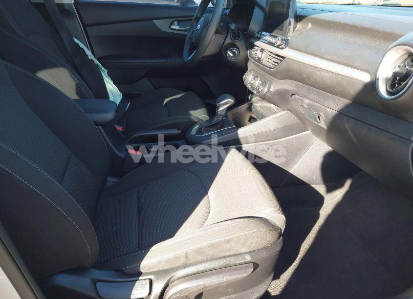 Photo 5 of 2020 Kia Forte LXS (VIN 3KPF24AD5LE186501)