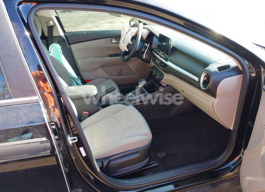 Photo 5 of 2020 Kia Forte LXS (VIN 3KPF24AD5LE187096)