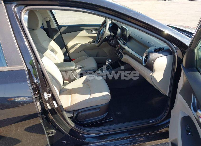 Photo 5 of 2020 Kia Forte LXS (VIN 3KPF24AD5LE194632)