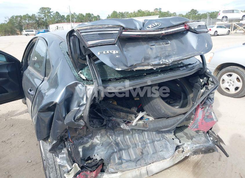 Photo 6 of 2021 Kia Forte FE (VIN 3KPF24AD5ME266088)