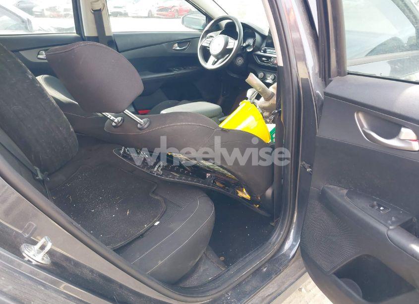 Photo 8 of 2021 Kia Forte FE (VIN 3KPF24AD5ME266088)