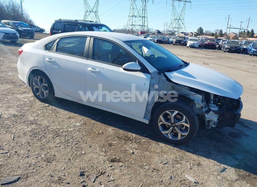 2021 Kia Forte LXS (VIN 3KPF24AD5ME266480) main photo