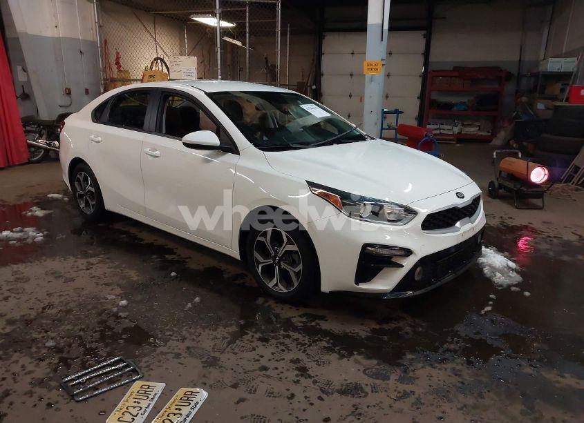 2021 Kia Forte LXS (VIN 3KPF24AD5ME268116) main photo