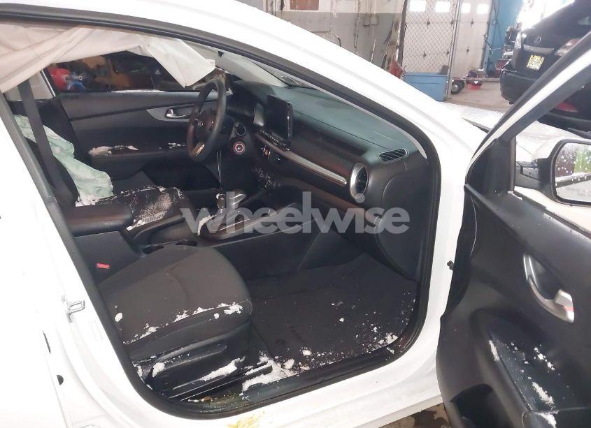 Photo 5 of 2021 Kia Forte LXS (VIN 3KPF24AD5ME268116)