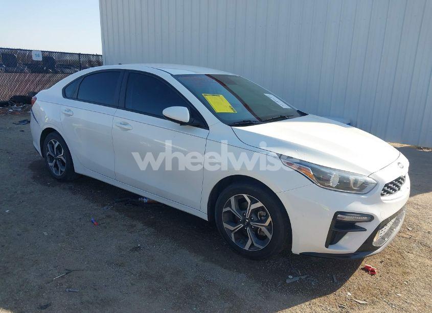 2021 Kia Forte LXS (VIN 3KPF24AD5ME273168) main photo