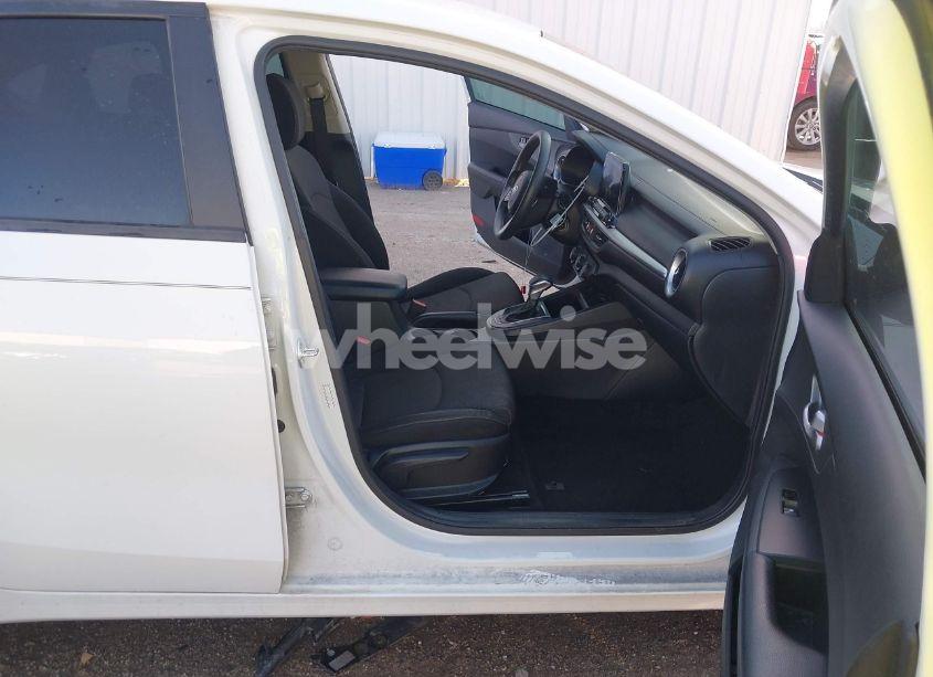 Photo 5 of 2021 Kia Forte LXS (VIN 3KPF24AD5ME273168)