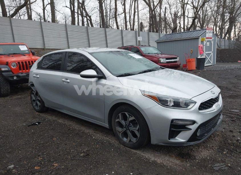 2021 Kia Forte LXS (VIN 3KPF24AD5ME284641) main photo