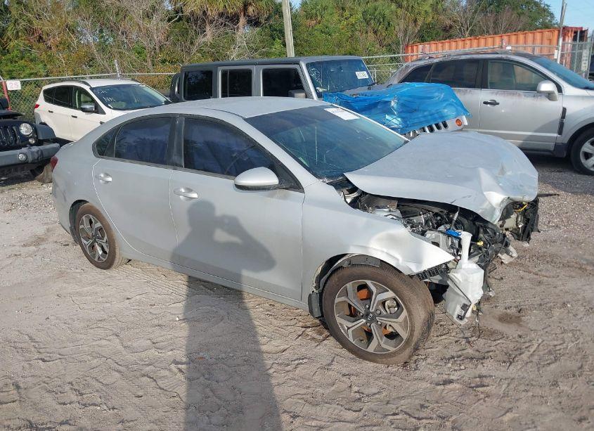 2021 Kia Forte LXS (VIN 3KPF24AD5ME319128) main photo