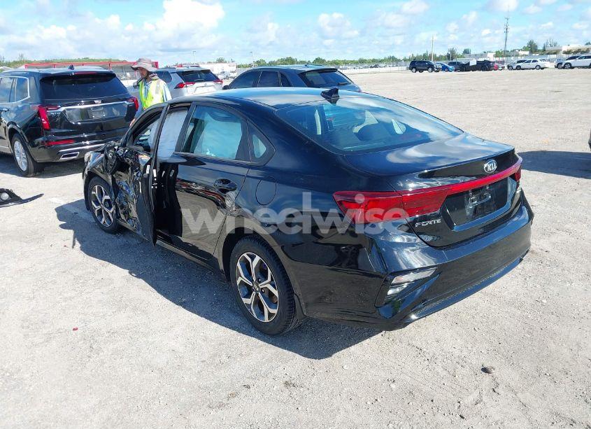 Photo 3 of 2021 Kia Forte LXS (VIN 3KPF24AD5ME332445)
