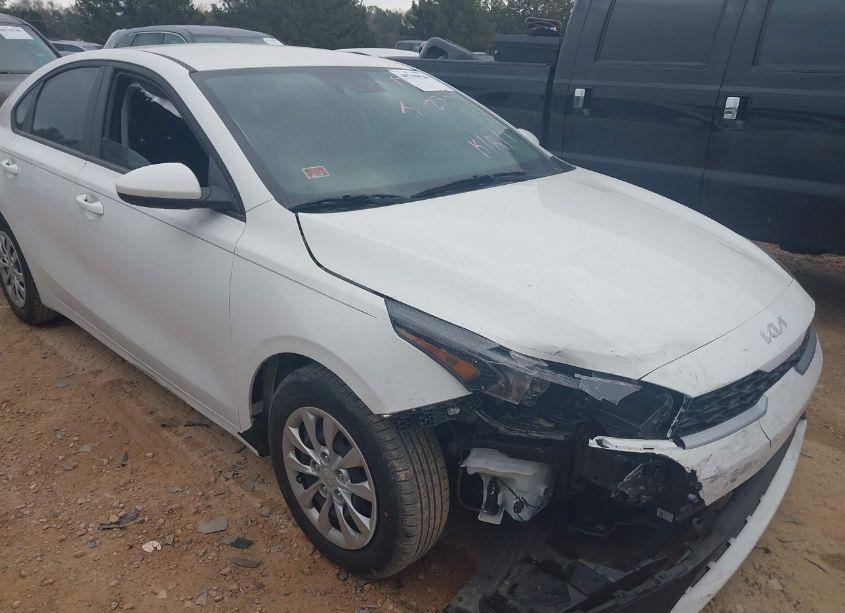 2022 Kia Forte FE (VIN 3KPF24AD5NE432336) main photo