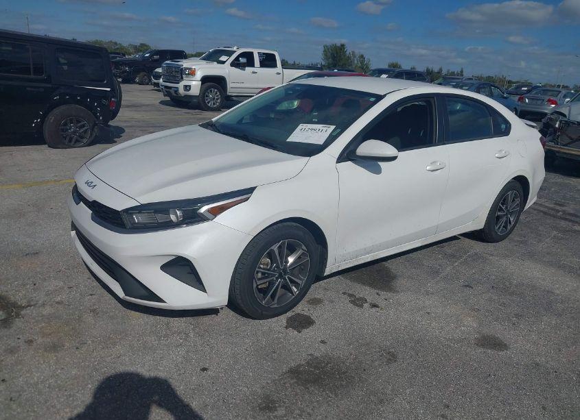 Photo 2 of 2022 Kia Forte LXS (VIN 3KPF24AD5NE437522)