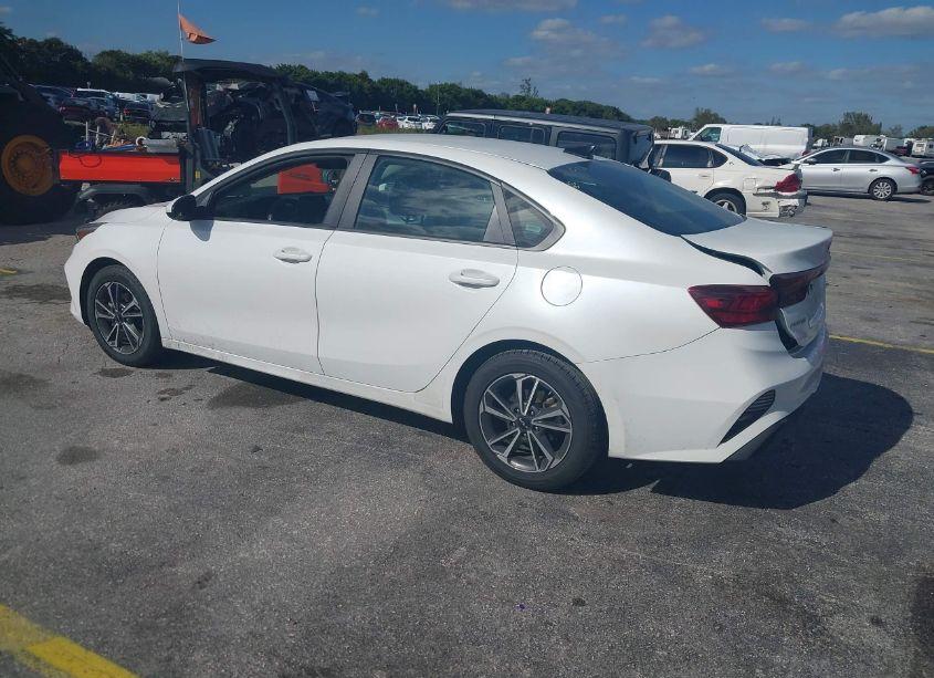 Photo 3 of 2022 Kia Forte LXS (VIN 3KPF24AD5NE437522)