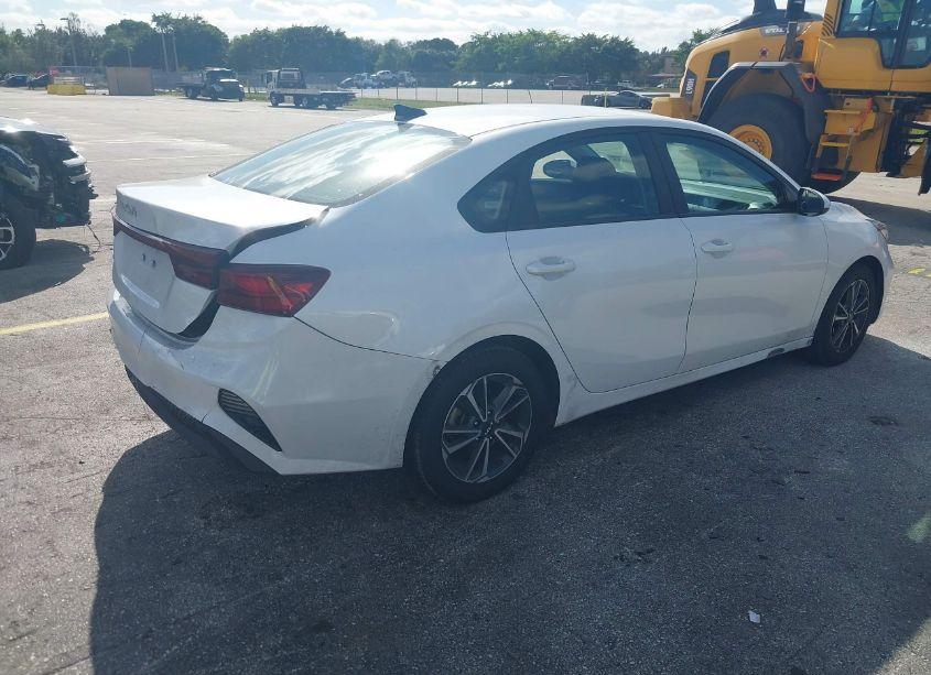 Photo 4 of 2022 Kia Forte LXS (VIN 3KPF24AD5NE437522)