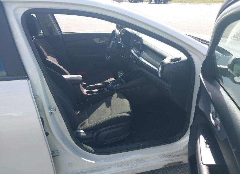 Photo 5 of 2022 Kia Forte LXS (VIN 3KPF24AD5NE437522)