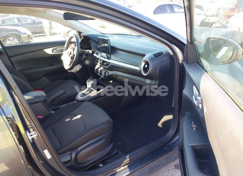 Photo 5 of 2022 Kia Forte LXS (VIN 3KPF24AD5NE459052)