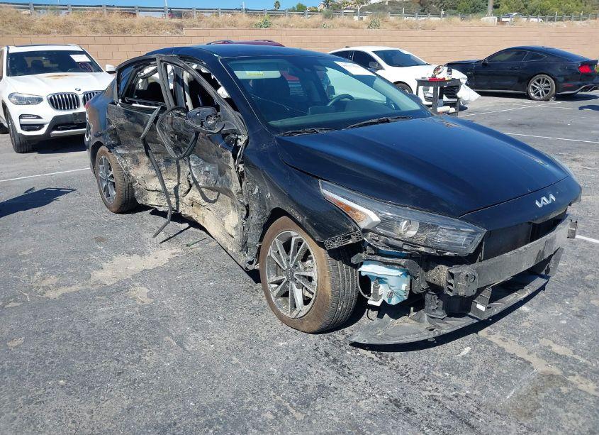 2022 Kia Forte FE/LXS (VIN 3KPF24AD5NE503308) main photo