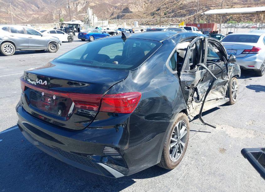 Photo 4 of 2022 Kia Forte FE/LXS (VIN 3KPF24AD5NE503308)