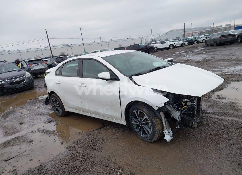 2023 Kia Forte LXS (VIN 3KPF24AD5PE542211) main photo
