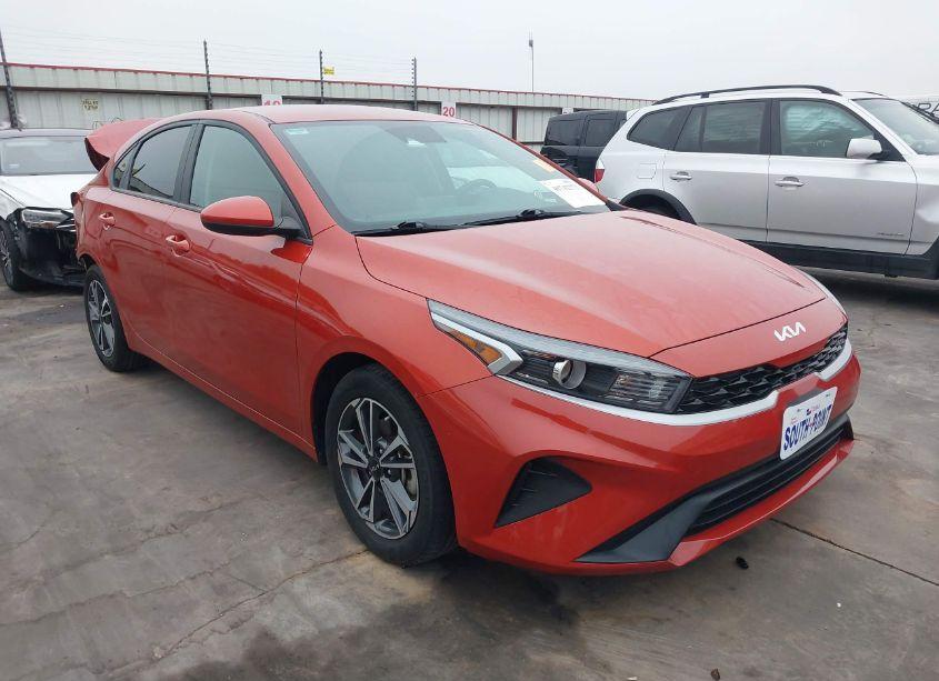 2023 Kia Forte LXS (VIN 3KPF24AD5PE569585) main photo