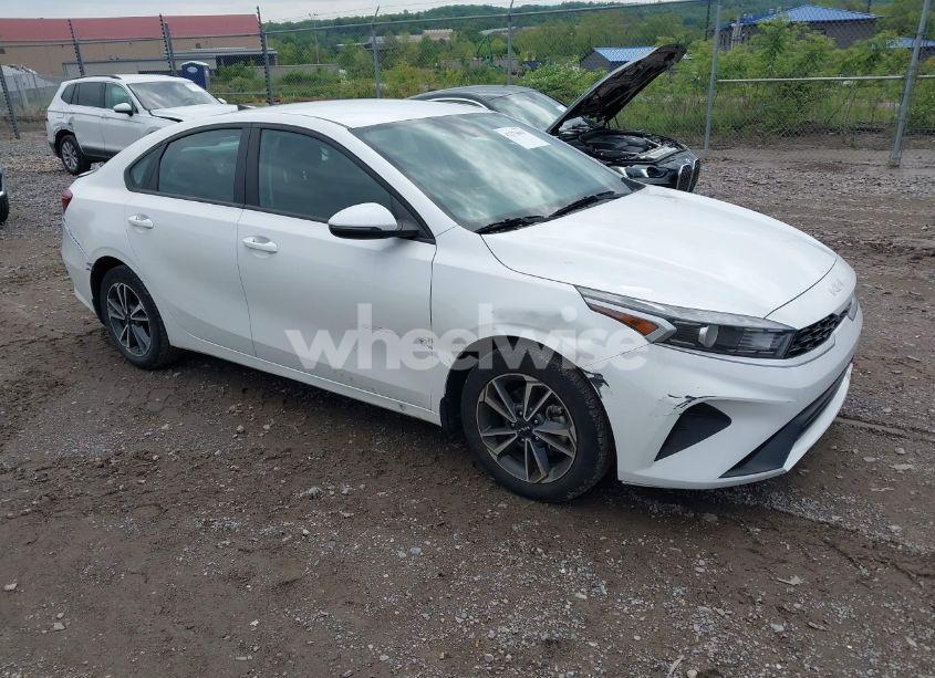 2023 Kia Forte LXS (VIN 3KPF24AD5PE590582) main photo