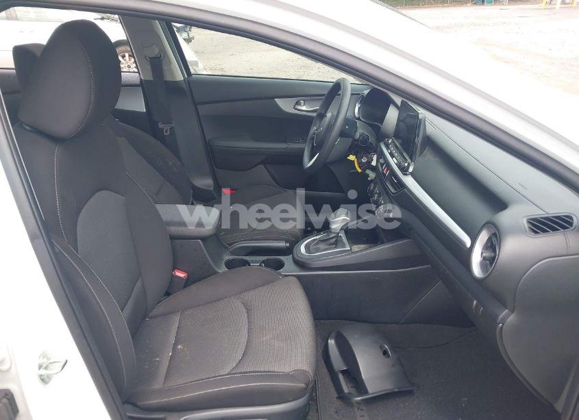 Photo 5 of 2023 Kia Forte LX (VIN 3KPF24AD5PE677916)