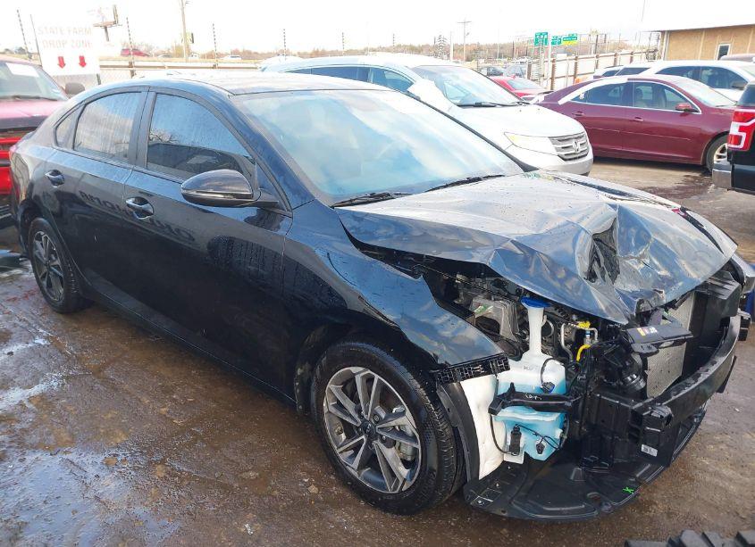 2024 Kia Forte LXS (VIN 3KPF24AD5RE697604) main photo