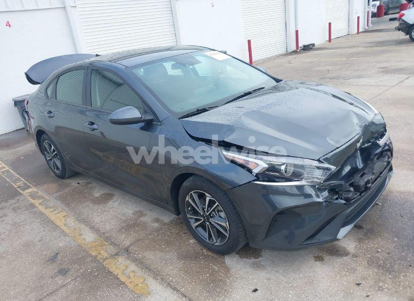 2024 Kia Forte LXS (VIN 3KPF24AD5RE720752) main photo