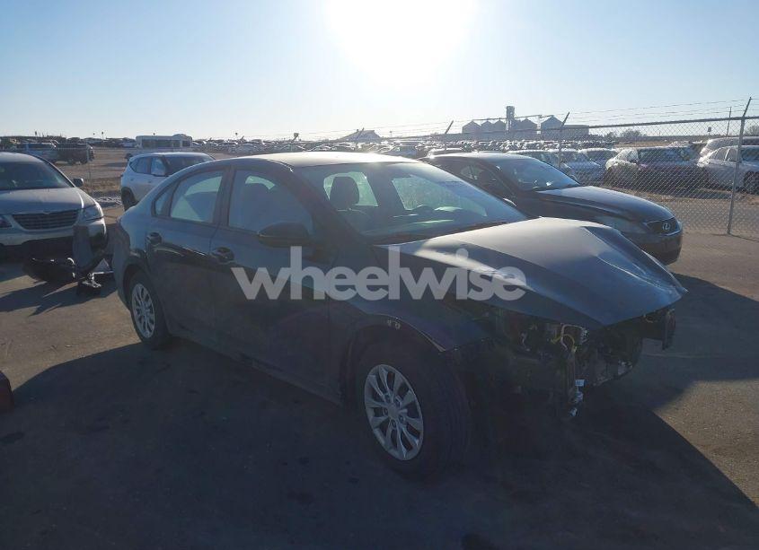 2024 Kia Forte LX (VIN 3KPF24AD5RE753136) main photo