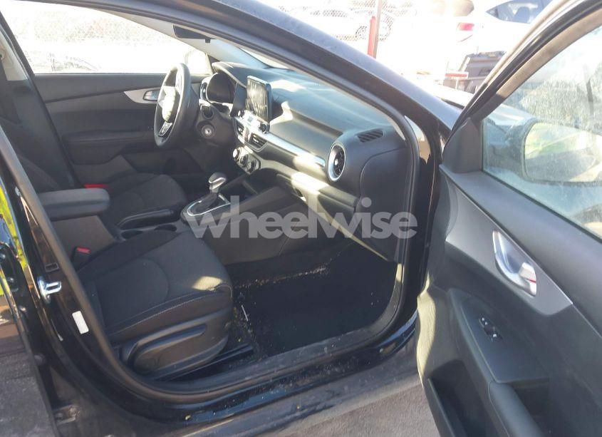 Photo 5 of 2024 Kia Forte LX (VIN 3KPF24AD5RE753136)