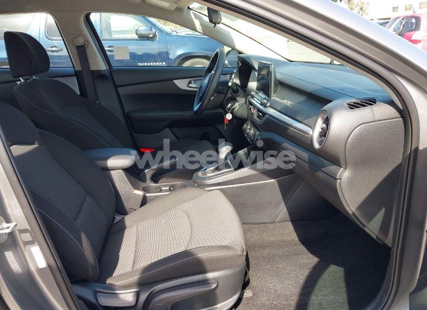 Photo 5 of 2024 Kia Forte LXS (VIN 3KPF24AD5RE759745)