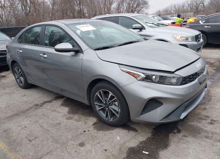 2024 Kia Forte LXS (VIN 3KPF24AD5RE768428) main photo