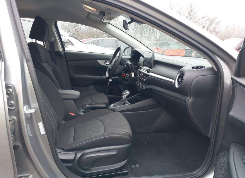 Photo 5 of 2024 Kia Forte LXS (VIN 3KPF24AD5RE768428)