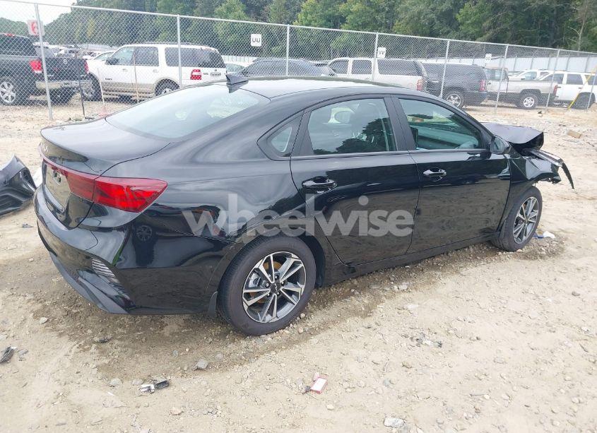 Photo 4 of 2024 Kia Forte LXS (VIN 3KPF24AD5RE781115)