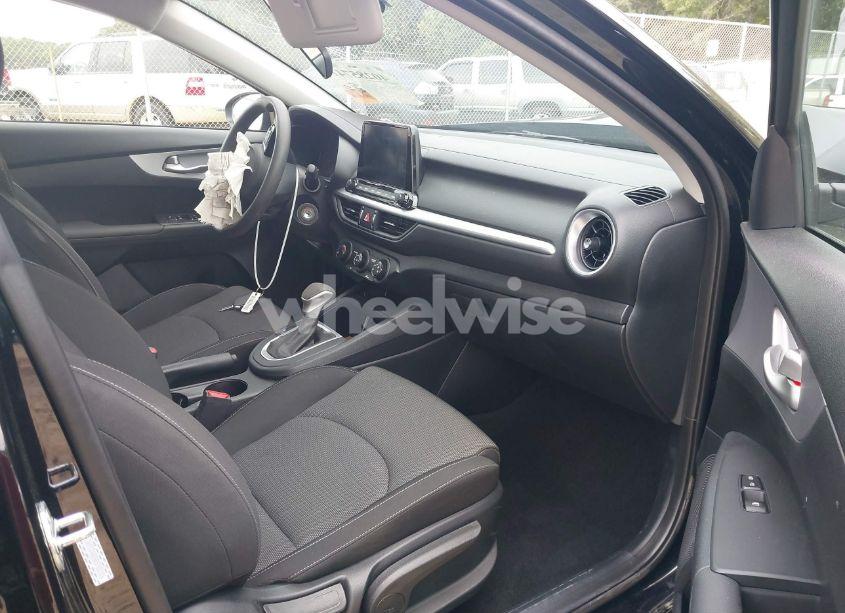 Photo 5 of 2024 Kia Forte LXS (VIN 3KPF24AD5RE781115)