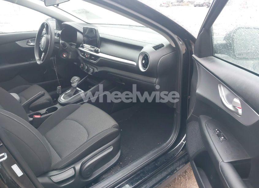 Photo 5 of 2024 Kia Forte LXS (VIN 3KPF24AD5RE783981)