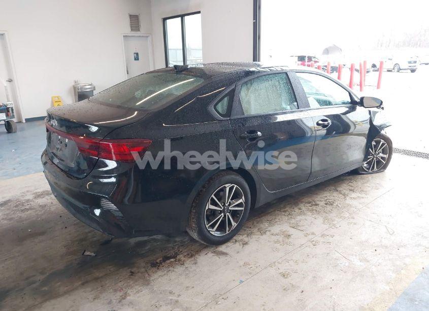 Photo 4 of 2024 Kia Forte LXS (VIN 3KPF24AD5RE805557)