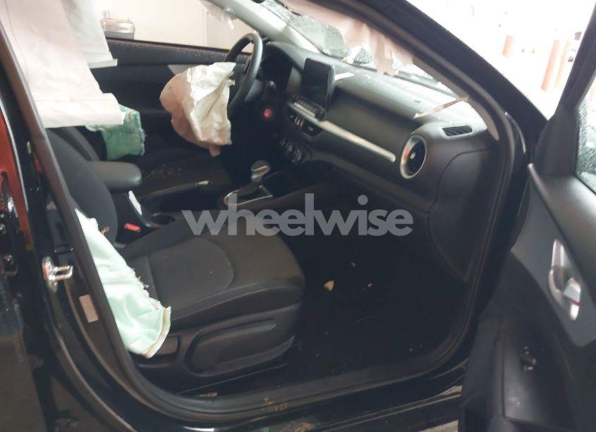 Photo 5 of 2024 Kia Forte LXS (VIN 3KPF24AD5RE805557)