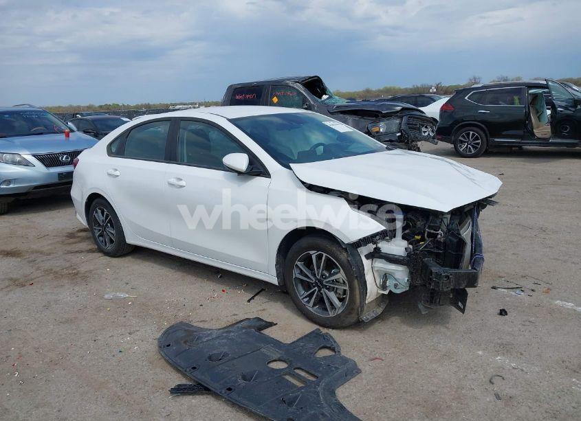 2024 Kia Forte LXS (VIN 3KPF24AD5RE812444) main photo