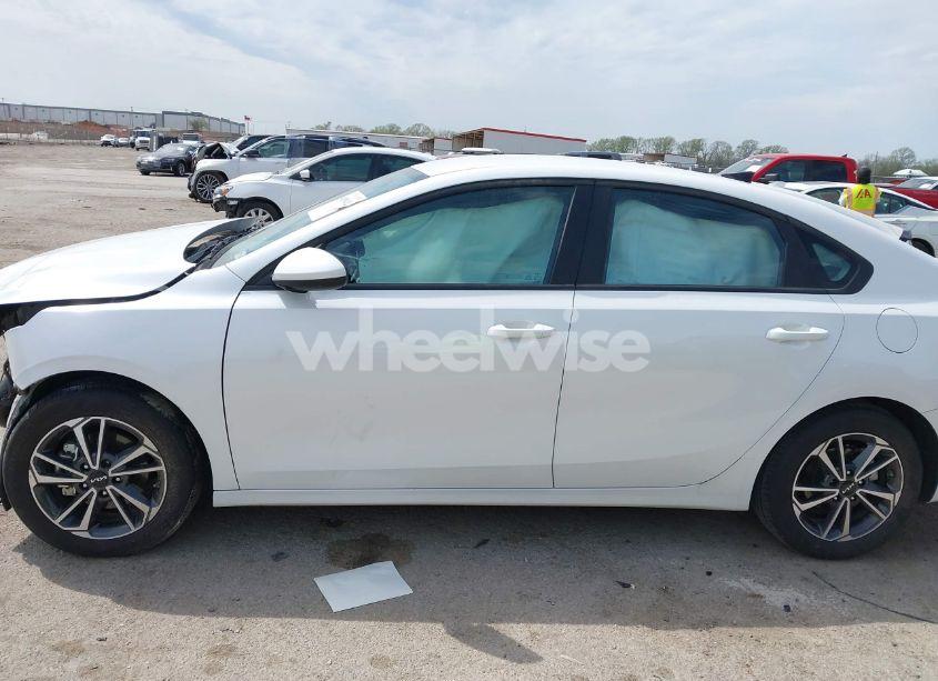 Photo 13 of 2024 Kia Forte LXS (VIN 3KPF24AD5RE812444)