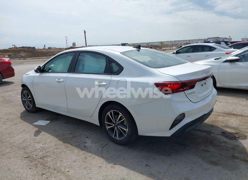 Photo 3 of 2024 Kia Forte LXS (VIN 3KPF24AD5RE812444)