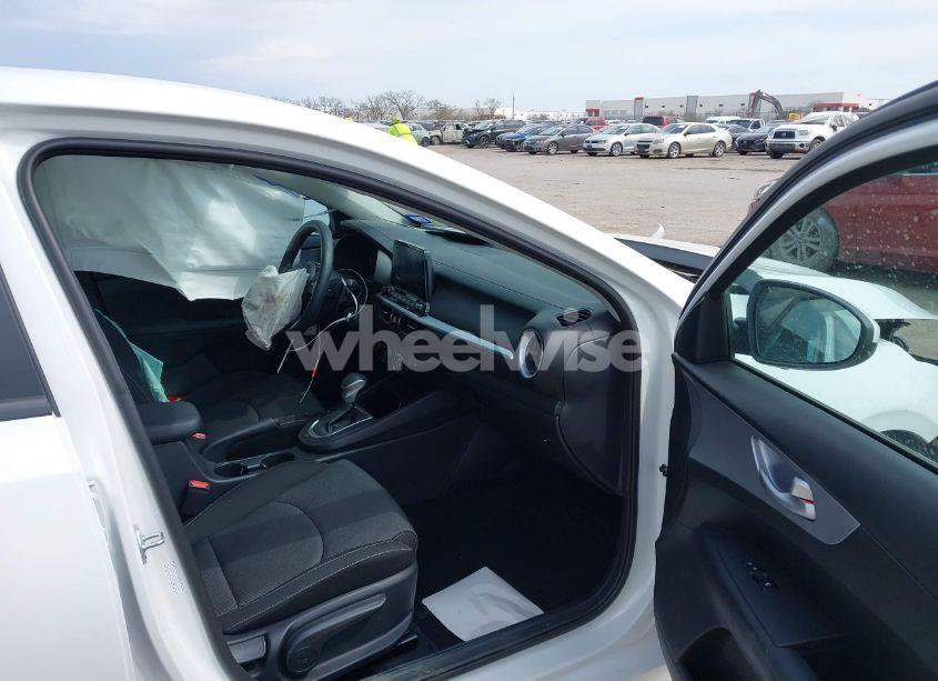 Photo 5 of 2024 Kia Forte LXS (VIN 3KPF24AD5RE812444)
