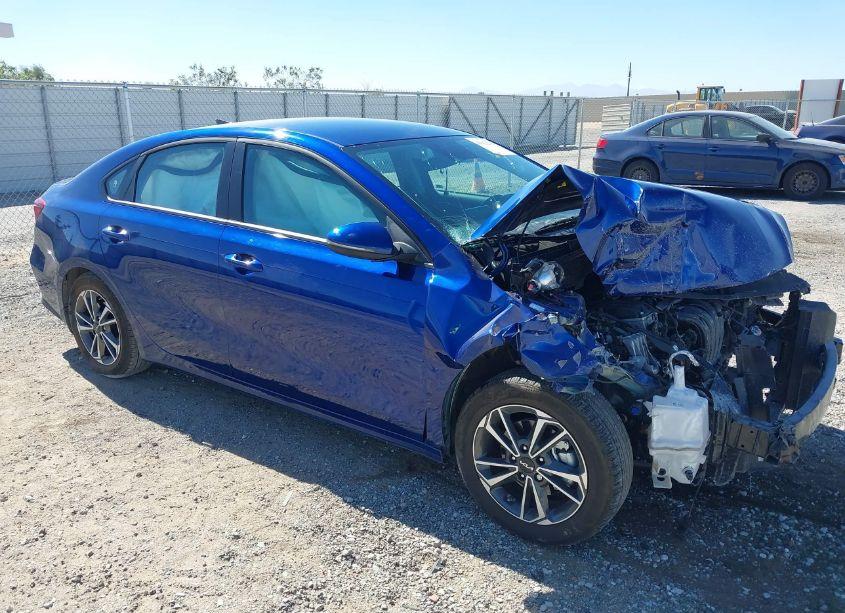 2024 Kia Forte LXS (VIN 3KPF24AD5RE814808) main photo