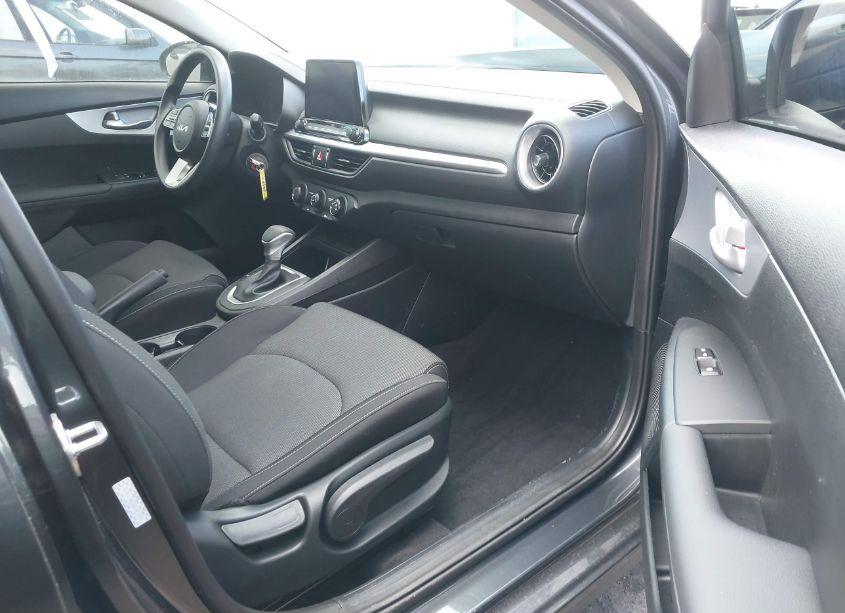 Photo 5 of 2024 Kia Forte LXS (VIN 3KPF24AD5RE821550)