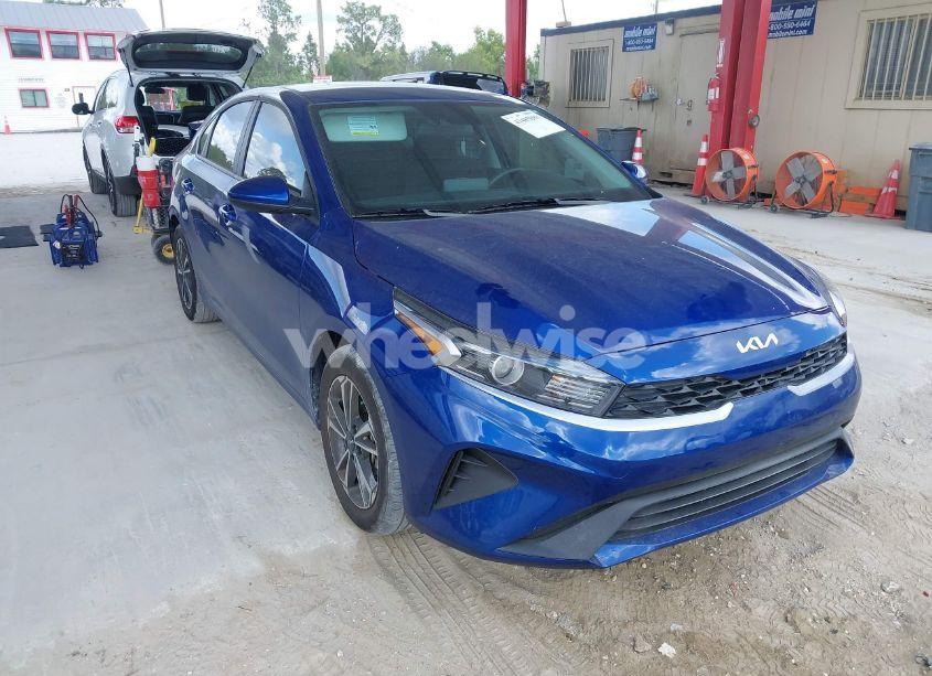 2024 Kia Forte LXS (VIN 3KPF24AD5RE829325) main photo