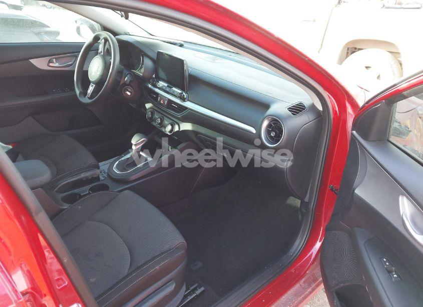 Photo 5 of 2024 Kia Forte LXS (VIN 3KPF24AD5RE837957)